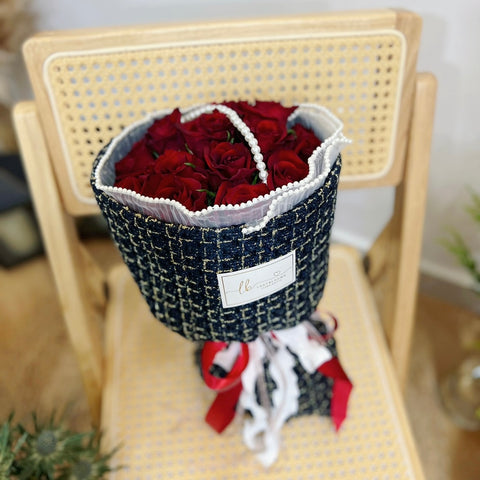 Fresh Red Roses in Tweed